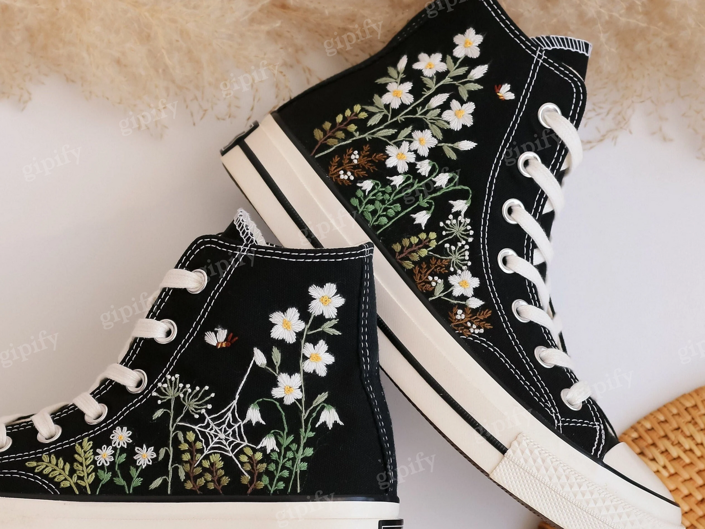 Custom Embroidered Converse High Tops, Custom Shoes Taylor 1970 Embroidered Daisy Flower, Embroidered Converse Daisy Flower, Wedding sneaker