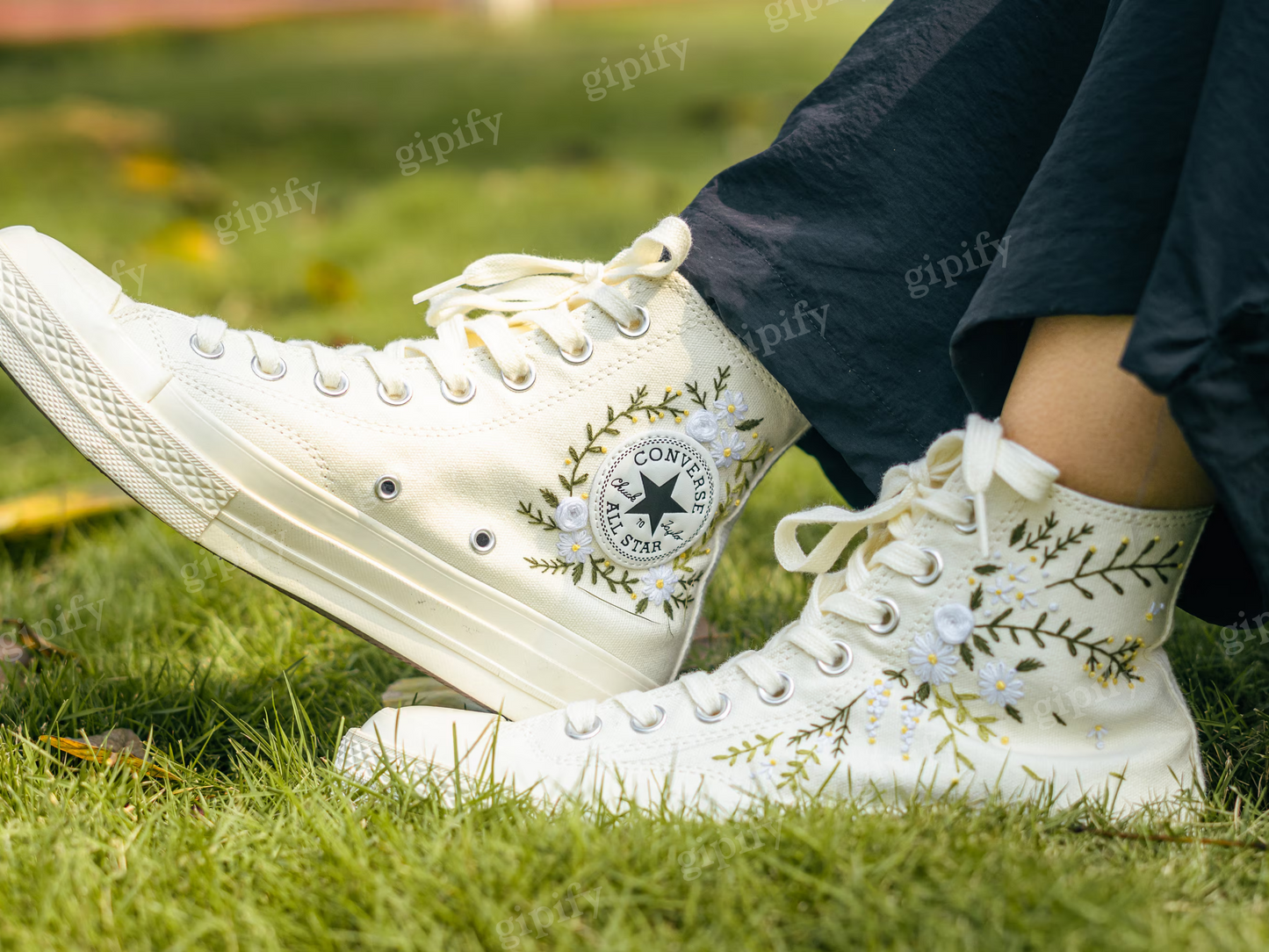 Custom Embroidered Wedding Converse, White Flowers Embroidered Sneakers for Bride, Embroidered Wedding Reception Shoes, Wedding Gifts