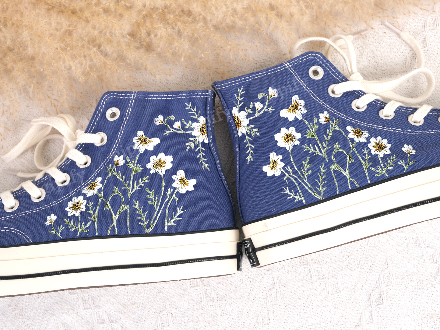 Custom Wedding Sneakers Platform, White Flower Embroidered Converse, Daisy Embroidery Bridal Sneakers, Personalized Bride Shoes Wedding Gift